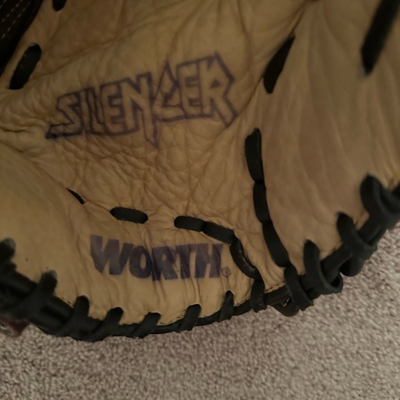 13-1/2” Pattern Worth Softball Glove Model SS135 - Picture 8 of 12